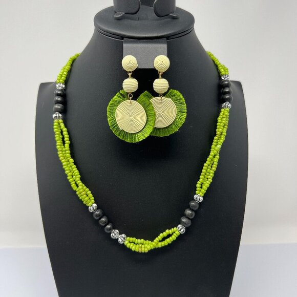 Vintage Green Acrylic and Black Wood Beads Jewelry 9 in. Necklace Earrings Set - Picture 2 of 14